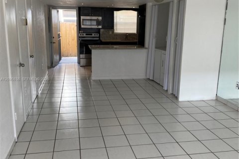 Touwnhouse à louer à Miami, Floride: 2 chambres, 99.87 m2 № 2376011 - photo 18