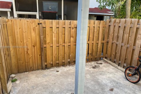 Touwnhouse à louer à Miami, Floride: 2 chambres, 99.87 m2 № 2376011 - photo 15