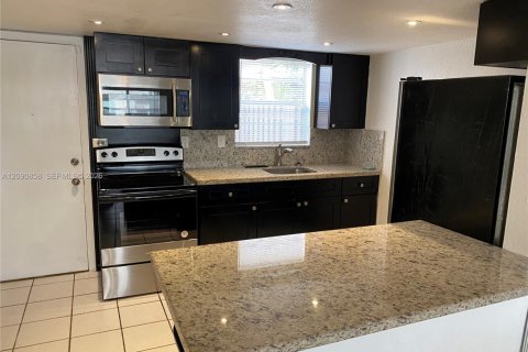 Touwnhouse à louer à Miami, Floride: 2 chambres, 99.87 m2 № 2376011 - photo 5