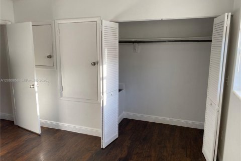 Touwnhouse à louer à Miami, Floride: 2 chambres, 99.87 m2 № 2376011 - photo 8