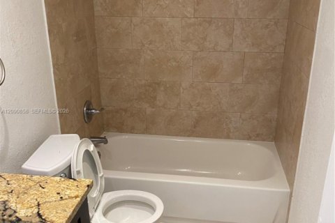 Touwnhouse à louer à Miami, Floride: 2 chambres, 99.87 m2 № 2376011 - photo 10