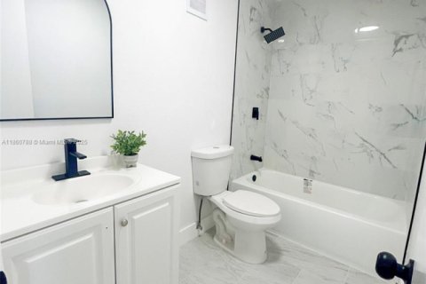 Adosado en venta en Hialeah, Florida, 2 dormitorios, 139.35 m2 № 1891861 - foto 20