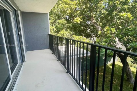 Adosado en venta en Hialeah, Florida, 2 dormitorios, 139.35 m2 № 1891861 - foto 24