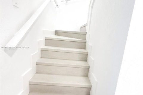 Adosado en venta en Hialeah, Florida, 2 dormitorios, 139.35 m2 № 1891861 - foto 18