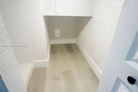 Adosado en venta en Hialeah, Florida, 2 dormitorios, 139.35 m2 № 1891861 - foto 14