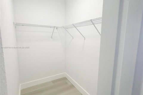 Adosado en venta en Hialeah, Florida, 2 dormitorios, 139.35 m2 № 1891861 - foto 29