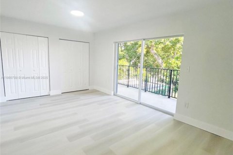 Adosado en venta en Hialeah, Florida, 2 dormitorios, 139.35 m2 № 1891861 - foto 22