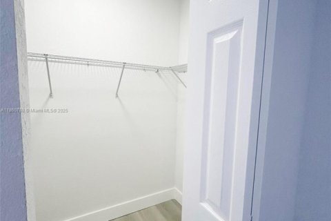 Adosado en venta en Hialeah, Florida, 2 dormitorios, 139.35 m2 № 1891861 - foto 28
