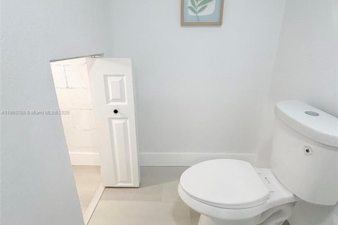Adosado en venta en Hialeah, Florida, 2 dormitorios, 139.35 m2 № 1891861 - foto 13