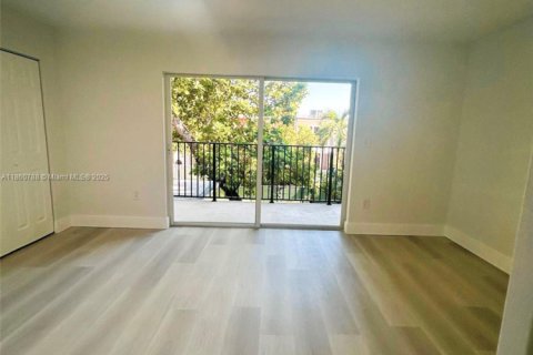 Adosado en venta en Hialeah, Florida, 2 dormitorios, 139.35 m2 № 1891861 - foto 21