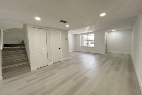 Adosado en venta en Hialeah, Florida, 2 dormitorios, 139.35 m2 № 1891861 - foto 17