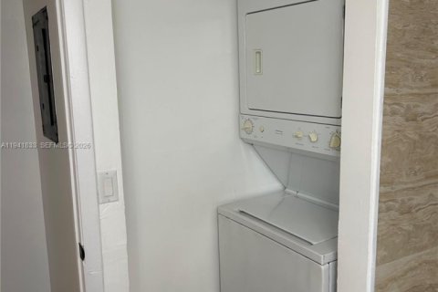 Apartment in Sunrise, Florida 2 bedrooms, 70.61 sq.m. № 1999903 - photo 10