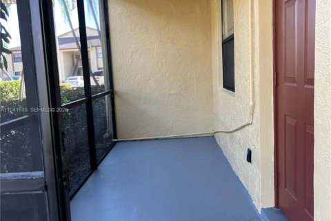 Apartment in Sunrise, Florida 2 bedrooms, 70.61 sq.m. № 1999903 - photo 11