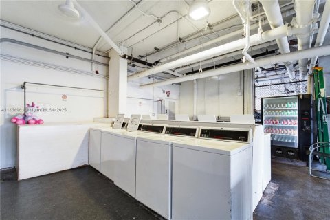 Condo in North Miami, Florida, 1 bedroom  № 1891811 - photo 26