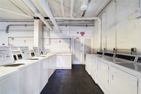 Condo in North Miami, Florida, 1 bedroom  № 1891811 - photo 24