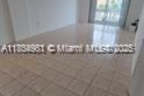 Condo in North Miami, Florida, 1 bedroom  № 1891811 - photo 12
