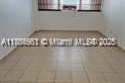Condo in North Miami, Florida, 1 bedroom  № 1891811 - photo 19