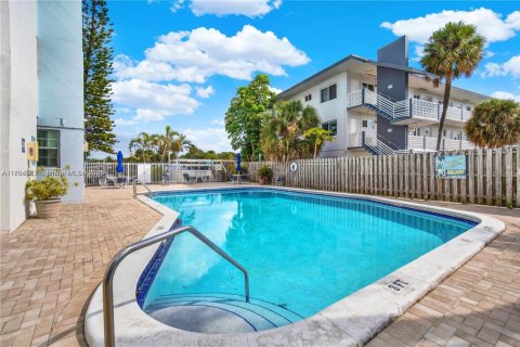 Condo in North Miami, Florida, 1 bedroom  № 1891811 - photo 28