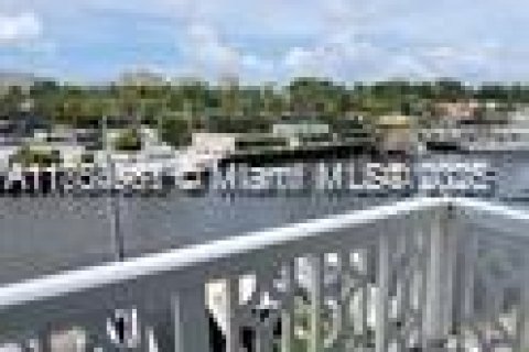 Condo in North Miami, Florida, 1 bedroom  № 1891811 - photo 7