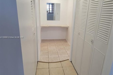 Condo in North Miami, Florida, 1 bedroom  № 1891811 - photo 22