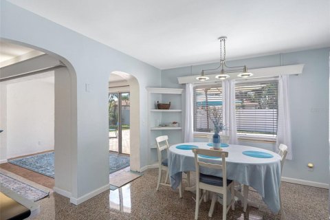 Villa ou maison à vendre à Saint Pete Beach, Floride: 2 chambres, 110.83 m2 № 1904007 - photo 8