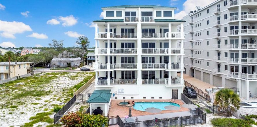 Condominio en Indian Shores, Florida, 4 dormitorios № 2096581
