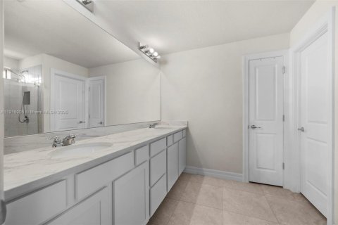 Villa ou maison à louer à Lauderdale Lakes, Floride: 4 chambres, 213.58 m2 № 2084425 - photo 15