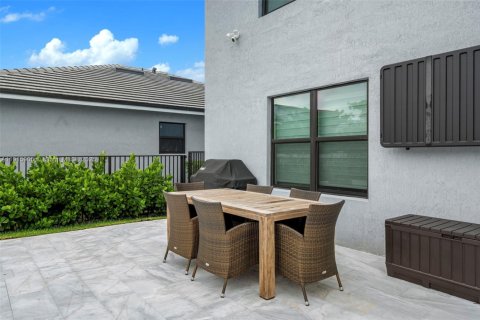 Villa ou maison à louer à Lauderdale Lakes, Floride: 4 chambres, 213.58 m2 № 2084425 - photo 21