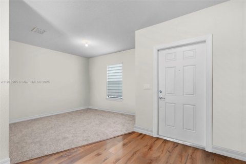 Villa ou maison à louer à Lauderdale Lakes, Floride: 4 chambres, 213.58 m2 № 2084425 - photo 3