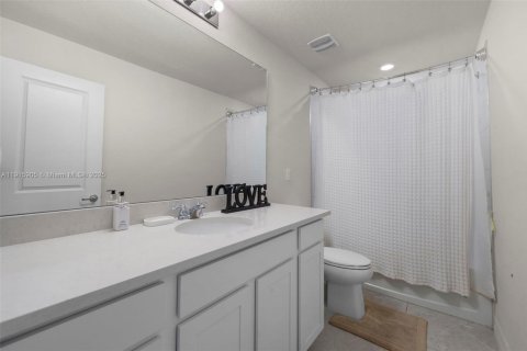 Villa ou maison à louer à Lauderdale Lakes, Floride: 4 chambres, 213.58 m2 № 2084425 - photo 10