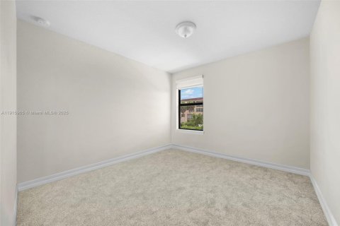 Villa ou maison à louer à Lauderdale Lakes, Floride: 4 chambres, 213.58 m2 № 2084425 - photo 11