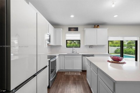 Villa ou maison à louer à Lauderdale Lakes, Floride: 4 chambres, 213.58 m2 № 2084425 - photo 7