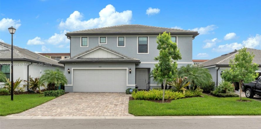 Villa ou maison à Lauderdale Lakes, Floride 4 chambres, 213.58 m2 № 2084425