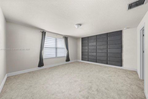 Villa ou maison à louer à Lauderdale Lakes, Floride: 4 chambres, 213.58 m2 № 2084425 - photo 14