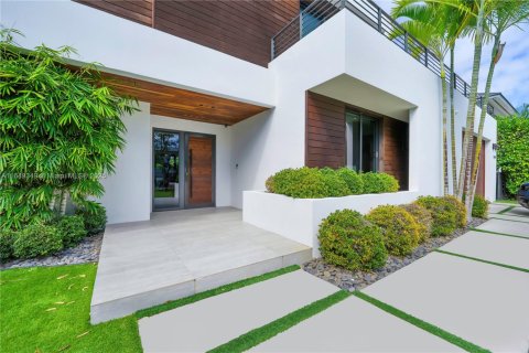 House in Miami, Florida 6 bedrooms, 470.83 sq.m. № 1874725 - photo 3