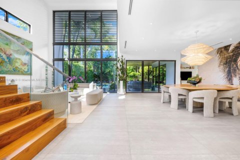 House in Miami, Florida 6 bedrooms, 470.83 sq.m. № 1874725 - photo 6