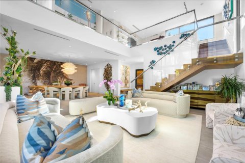 House in Miami, Florida 6 bedrooms, 470.83 sq.m. № 1874725 - photo 9