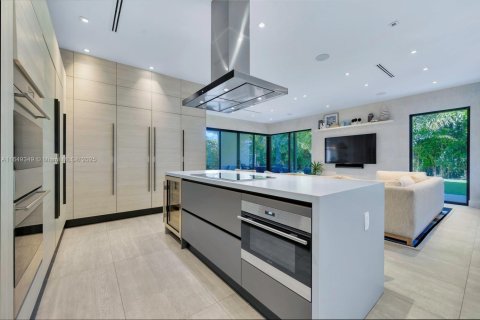House in Miami, Florida 6 bedrooms, 470.83 sq.m. № 1874725 - photo 26