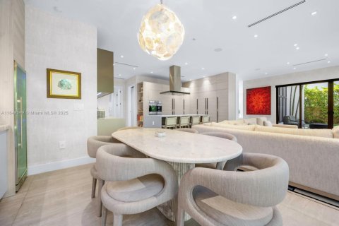House in Miami, Florida 6 bedrooms, 470.83 sq.m. № 1874725 - photo 20
