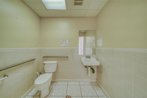 Shop in Miami, Florida № 1172377