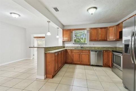 House in Saint Petersburg, Florida 4 bedrooms, 198.63 sq.m. № 1685058 - photo 15