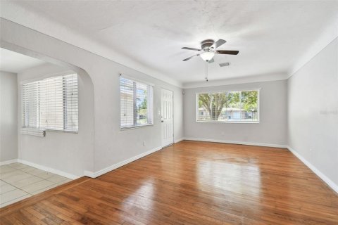 House in Saint Petersburg, Florida 4 bedrooms, 198.63 sq.m. № 1685058 - photo 30