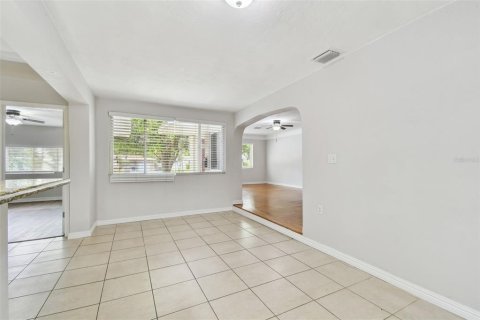 House in Saint Petersburg, Florida 4 bedrooms, 198.63 sq.m. № 1685058 - photo 12