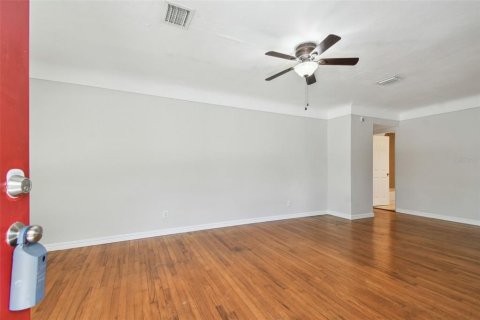 House in Saint Petersburg, Florida 4 bedrooms, 198.63 sq.m. № 1685058 - photo 8