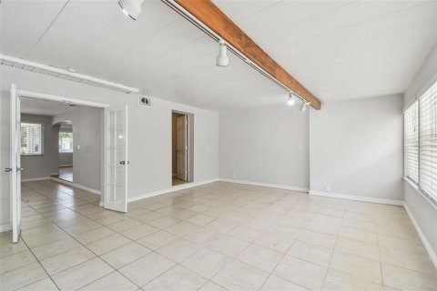 House in Saint Petersburg, Florida 4 bedrooms, 198.63 sq.m. № 1685058 - photo 24