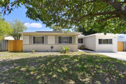 House in Saint Petersburg, Florida 4 bedrooms, 198.63 sq.m. № 1685058 - photo 4