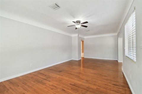 House in Saint Petersburg, Florida 4 bedrooms, 198.63 sq.m. № 1685058 - photo 7