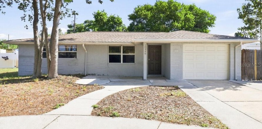 House in Port Richey, Florida 2 bedrooms, 91.97 sq.m. № 2393380