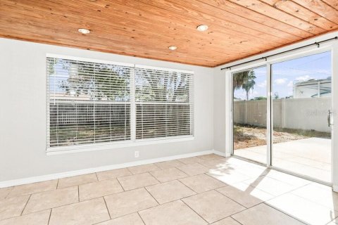 House in Port Richey, Florida 2 bedrooms, 91.97 sq.m. № 2393380 - photo 9