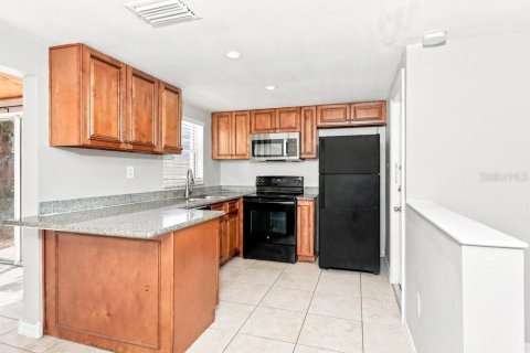 House in Port Richey, Florida 2 bedrooms, 91.97 sq.m. № 2393380 - photo 7
